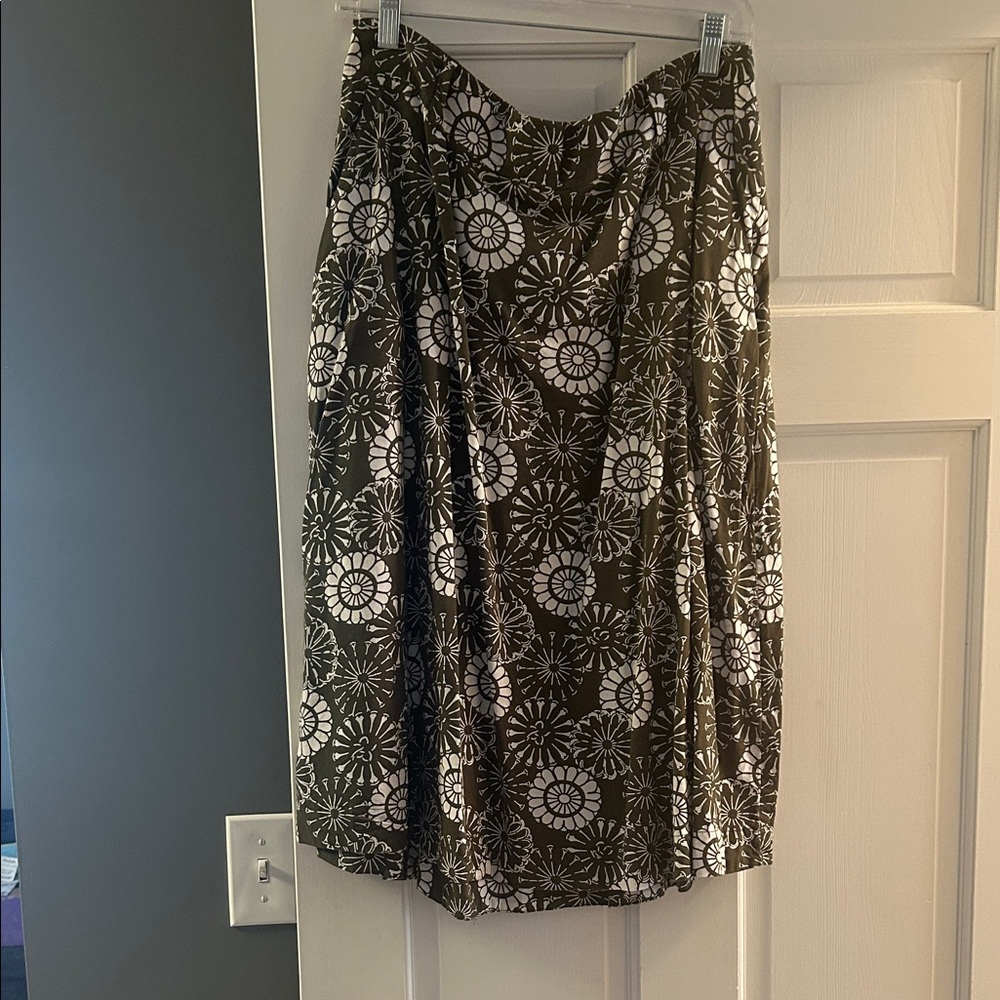 LOFT Green and White Floral A-Line Skirt